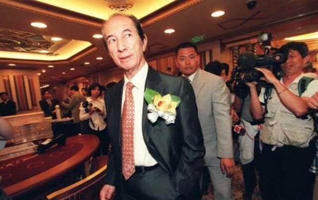 死人是公司的董事？