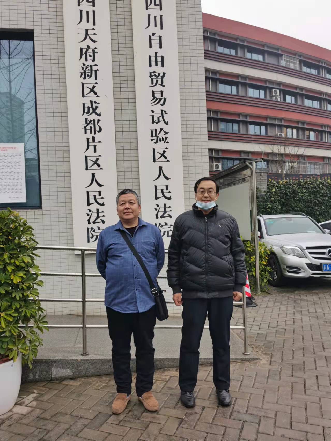 因没有及时回复查处违法申请，他把省政府告上法庭