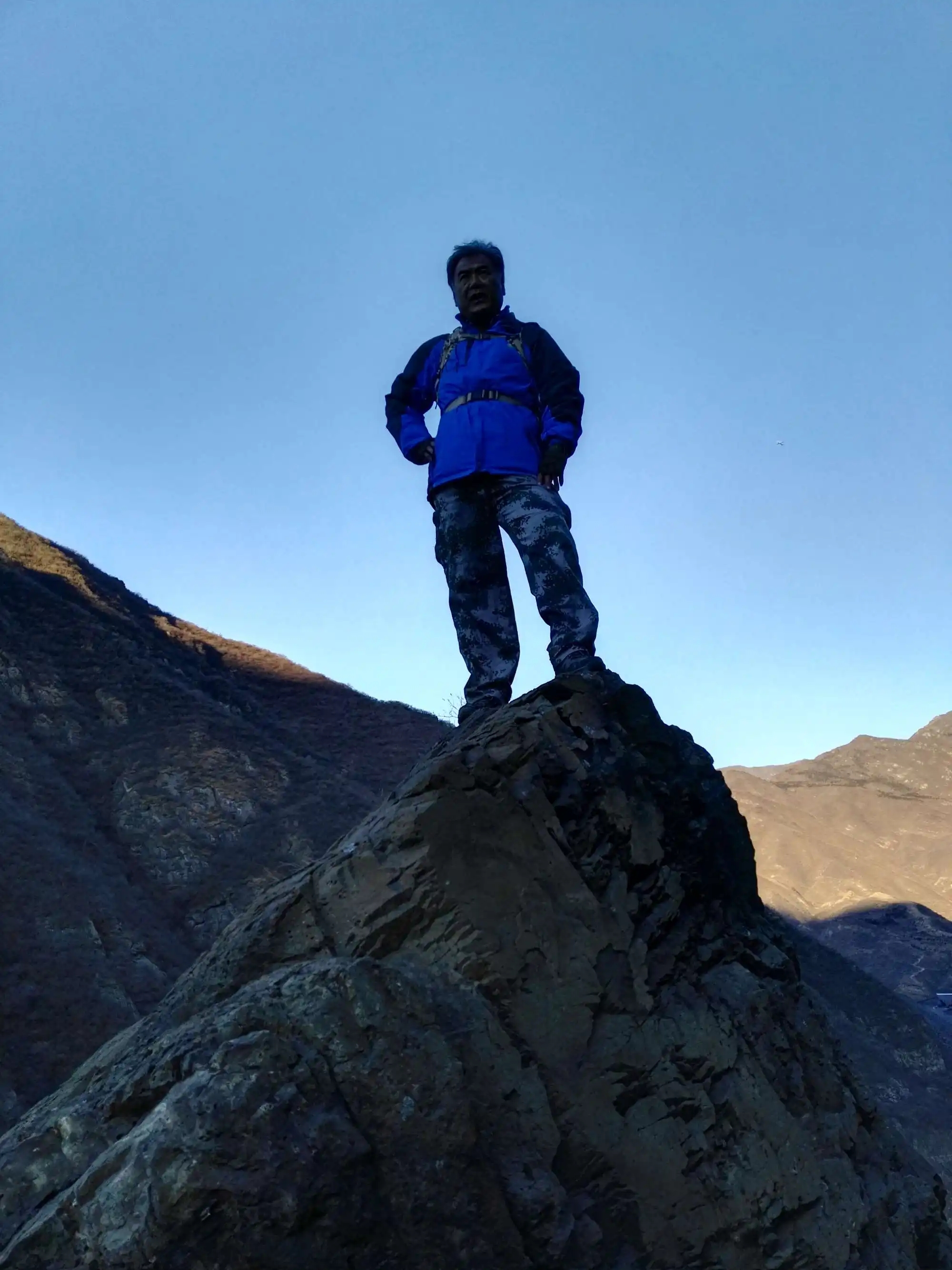 不登高山，难有一览众山小的气概