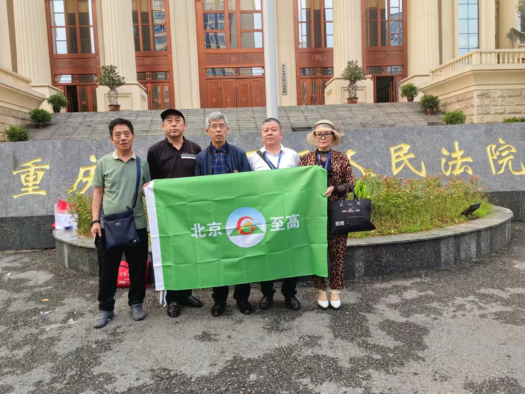 庭审即将结束，辩护人一怒之下让公诉人回避