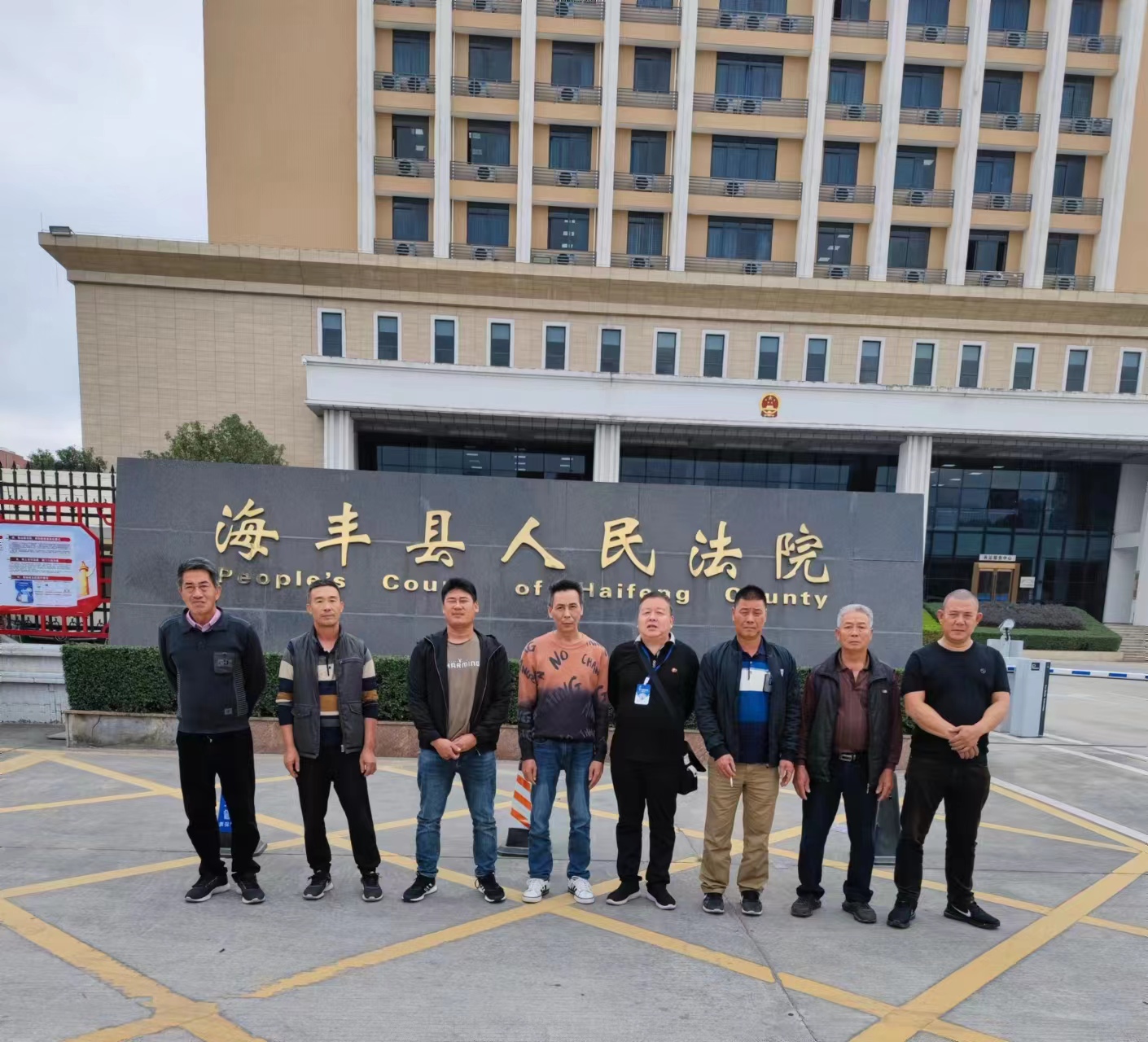行政机关的代理律师称专项行动不可按照法律的条条框框