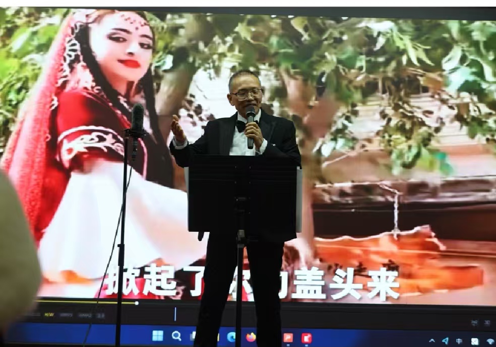 “情歌大叔”李笑天中国民歌演唱会在京举行(图4) “情歌大叔”李笑天中国民歌演唱会在京举行(图4)